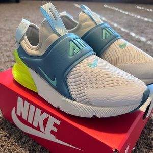 Like new kids Nike air max 270 extreme sz 2.5